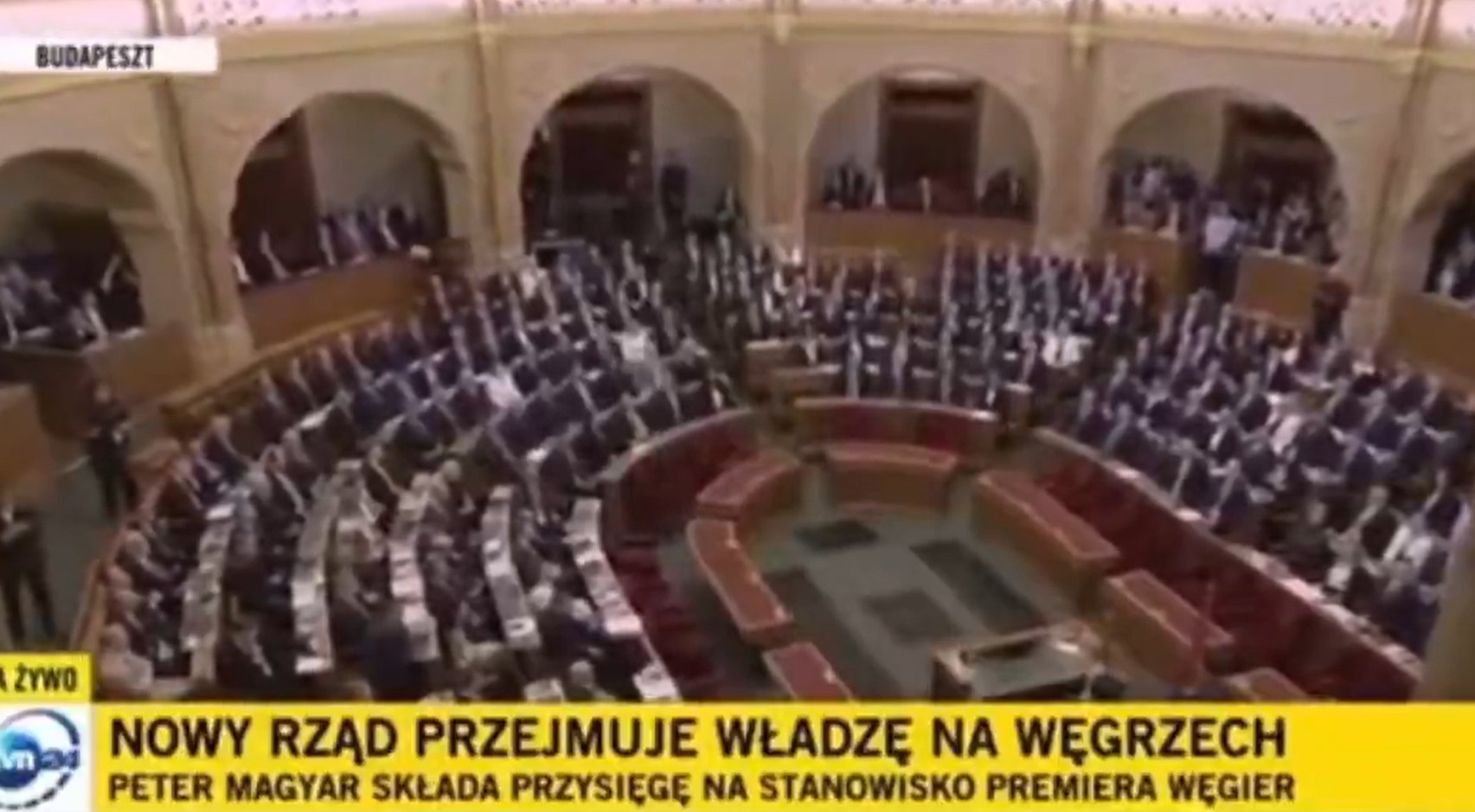 Dziwne zachowanie tłumacza TVN24 podczas zaprzysiężenia premiera Węgier. „Zapasy erotyczne” [WIDEO]
