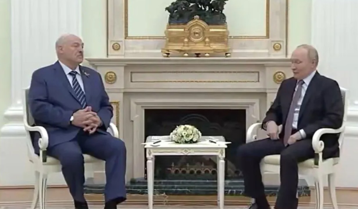 Parada zwycięstwa w Moskwie to totalna klapa. Łukaszenka nagle wypalił przy Putinie [WIDEO]