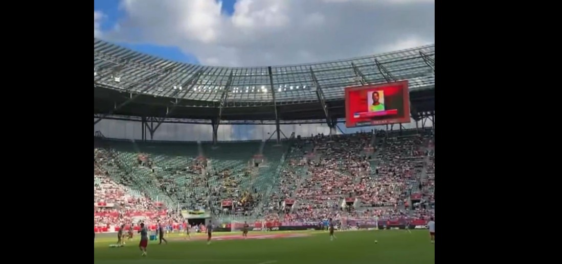 Polacy wygwizdali hymn Ukrainy podczas meczu! Są nagrania [WIDEO]