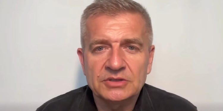 Czołowy polityk KO tłumaczy się ze zdjęcia z Kacprzykiem. „Nie znam go zbyt dobrze” [WIDEO]
