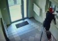 Ukradł biżuterię za 14 tysięcy i schował się na… komendzie. Wszystko jest nagrane [WIDEO]