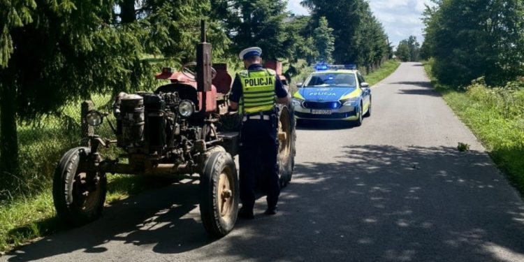 Alkomat nie miał już skali. Traktorzysta uciekał przed radiowozem