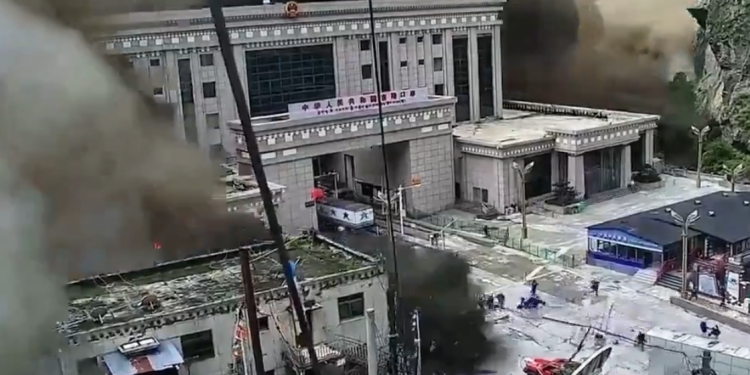 Szokujące nagranie z Nepalu. Przejście graniczne dosłownie zmiecione [WIDEO]
