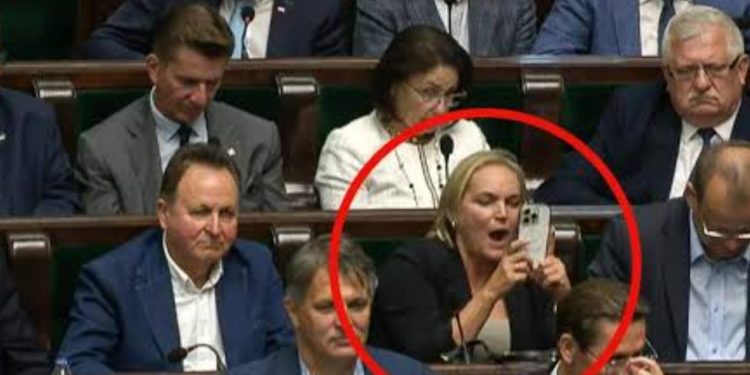 Posłanka PiS szczekała w Sejmie. Teraz przerwała milczenie