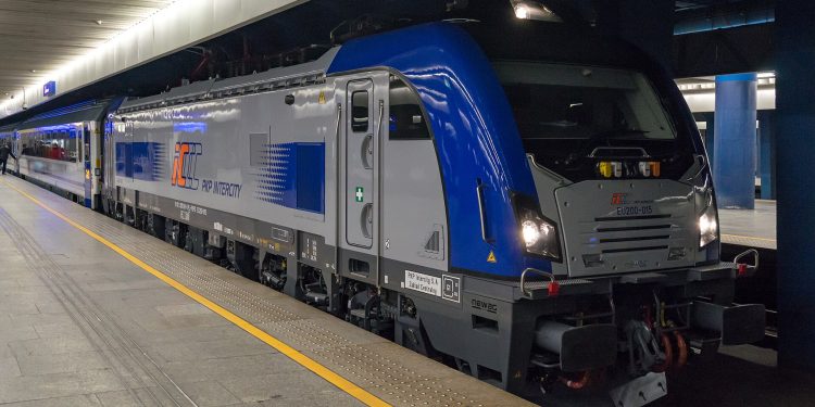 Dyrektor PKP zaatakował pracownika za brak filiżanki? Awantura i zatrzymany pociąg