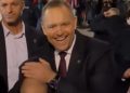 Nawrocki zobaczył symbol na czapce chłopca. Od razu go zasłonił