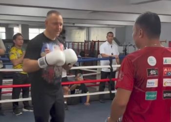 Nawrocki w ringu z legendą boksu. Reakcja mistrza bezcenna! [WIDEO]