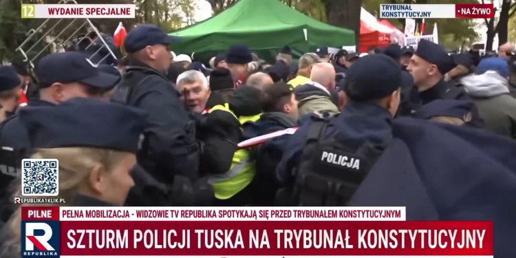 Zamieszki pod Trybunałem Konstytucyjnym! Interweniuje policja [WIDEO]