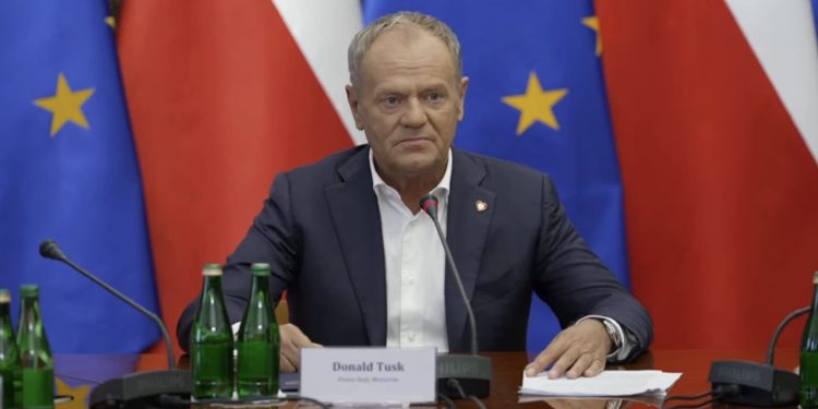 Tusk uderza w Nawrockiego w związku z atakiem 15-letniego nożownika w Leszczydole-Nowinach [WIDEO]