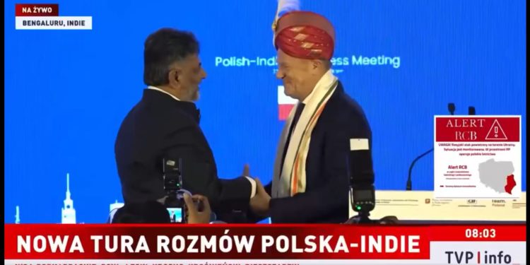 Tusk ośmieszył się w Indiach? Internet rozgrzany! [WIDEO] [MEMY]