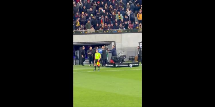 Skandal w Ekstraklasie. Piłkarz uderzył rywala [WIDEO]